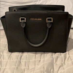 Michael Kors Large Selma Bag (Black)